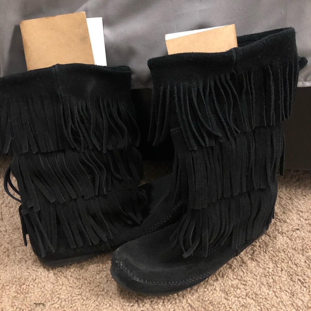Minnetonka moccasin boots